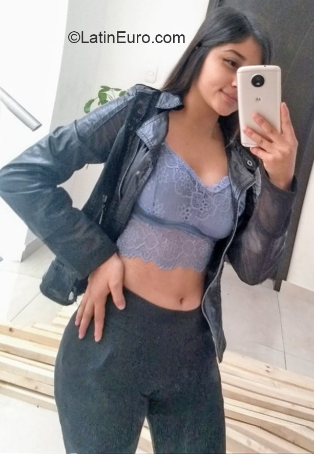 Date this charming Colombia girl Lizeth from Pasto CO27390