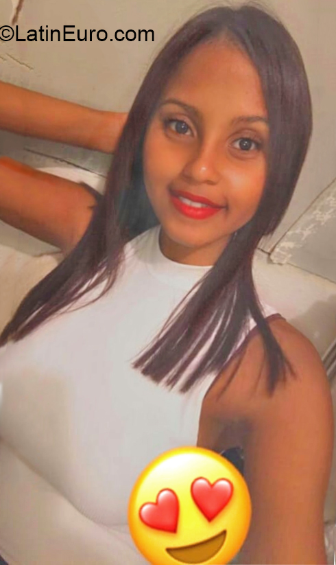 Date this cute Dominican Republic girl Laura from Santo Domingo DO38194