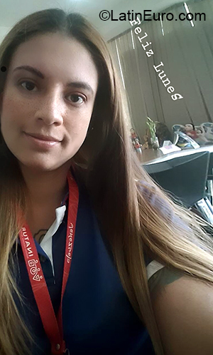 Date this sultry Venezuela girl Karime from Valencia VE3218