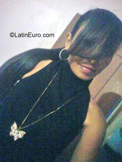 Date this attractive Venezuela girl Paola from Maracaibo VE3223