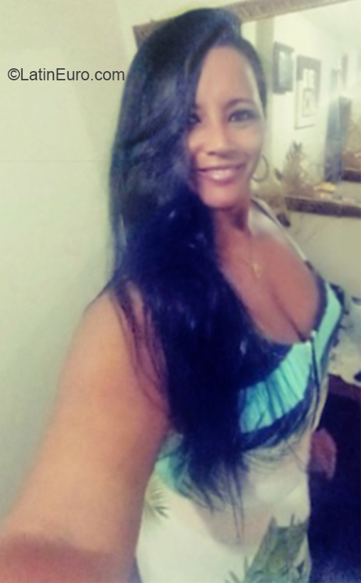 Date this lovely Brazil girl Ellen from Rio de Janeiro BR11553