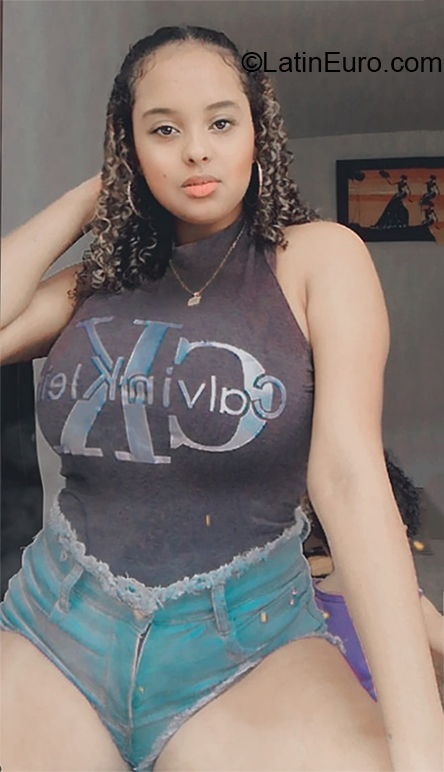 Date this hot Colombia girl Sofia from Medellin CO27600