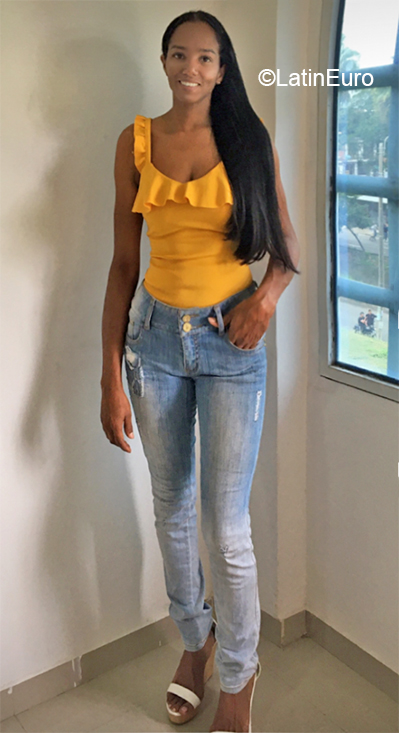 Date this stunning Colombia girl Marania from Cali CO27609