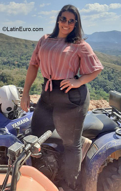 Date this attractive Venezuela girl Sofi from Valencia VE3344