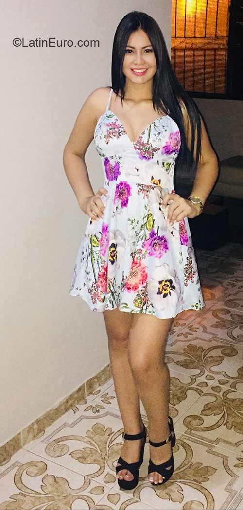 Date this gorgeous Colombia girl Daniela from Bogota CO27695