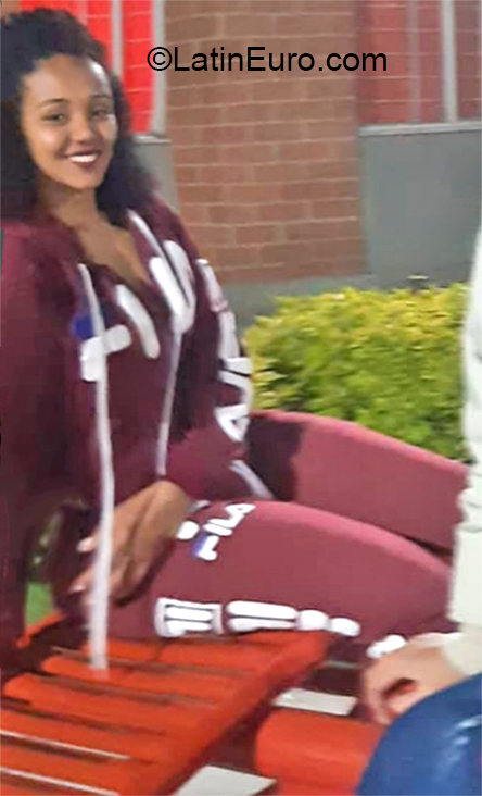 Date this pretty Colombia girl Yurje from Barranquilla CO27698