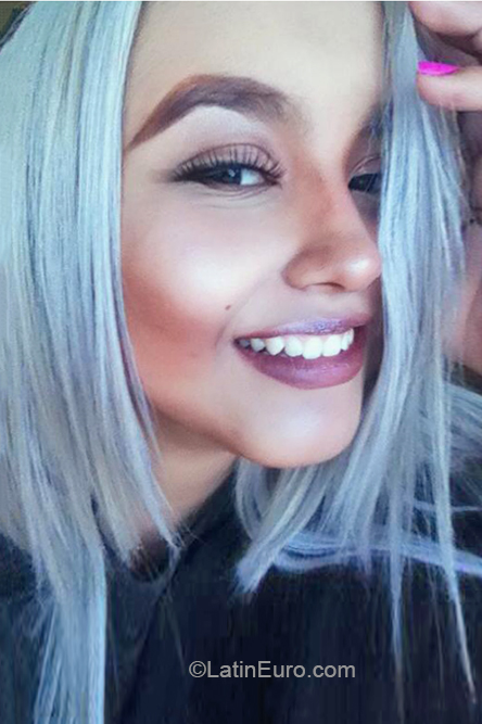 Date this athletic Venezuela girl Gina from Caracas VE3288