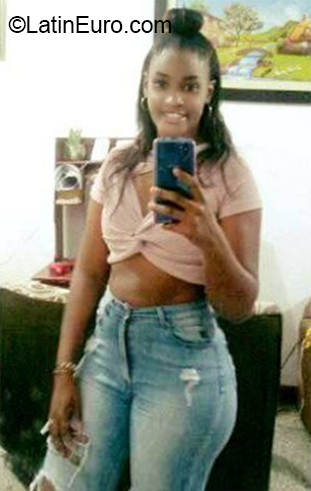 Date this pretty Colombia girl Yuliana from Cali CO27739