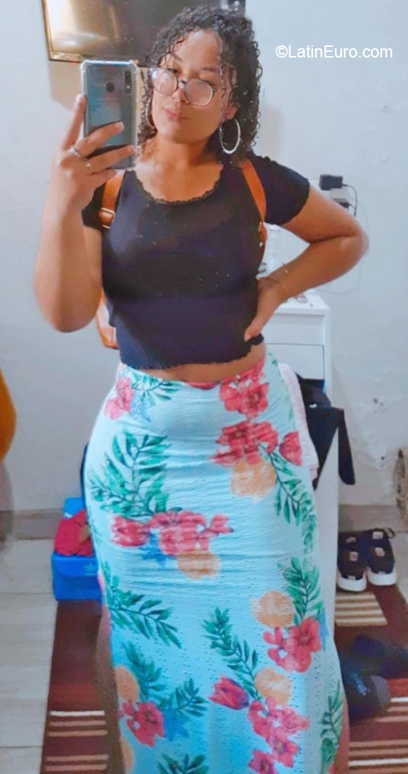Date this happy Brazil girl Emily from Osorio BR11189