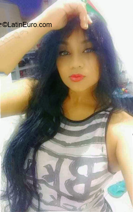 Date this voluptuous Colombia girl Yuleinis from Cali CO27875