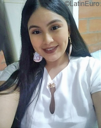 Date this cute Colombia girl Genesis from Medellin CO27892