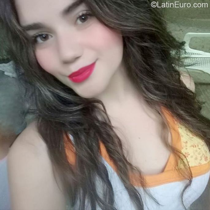 Date this nice looking Venezuela girl Yasmin from Trujillo VE3313