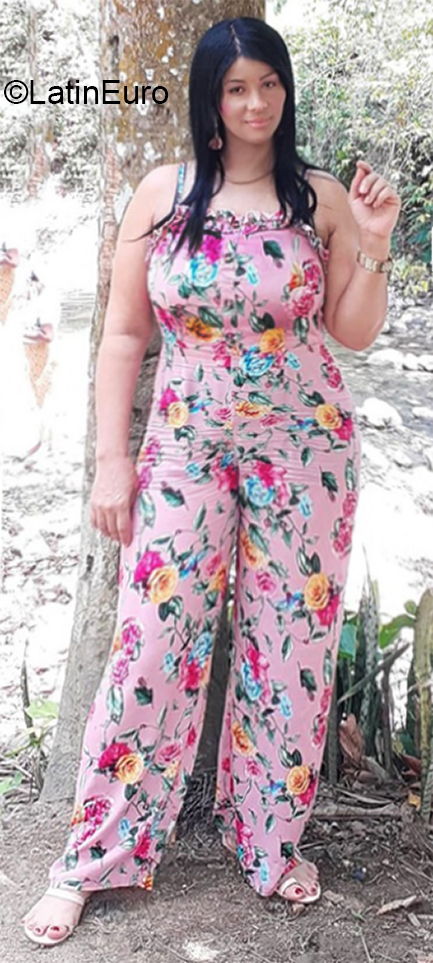 Date this sultry Dominican Republic girl MARITZA from Santo Domingo DO38425