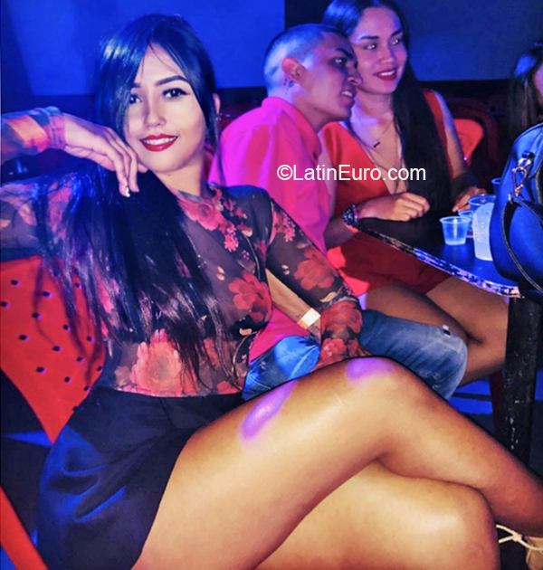 Date this voluptuous Colombia girl Stefanie from Cali CO27997