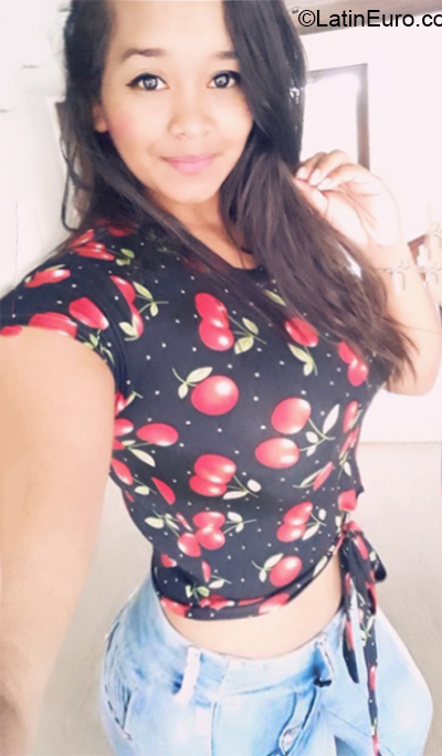 Date this passionate Venezuela girl Dayana from  VE3721