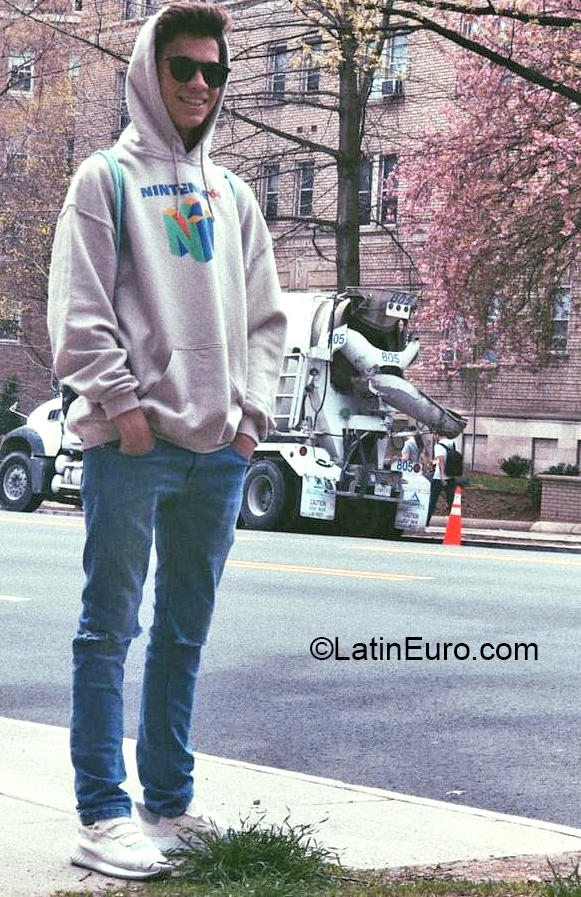 Date this foxy Costa Rica man Daniel from San Jose CR404