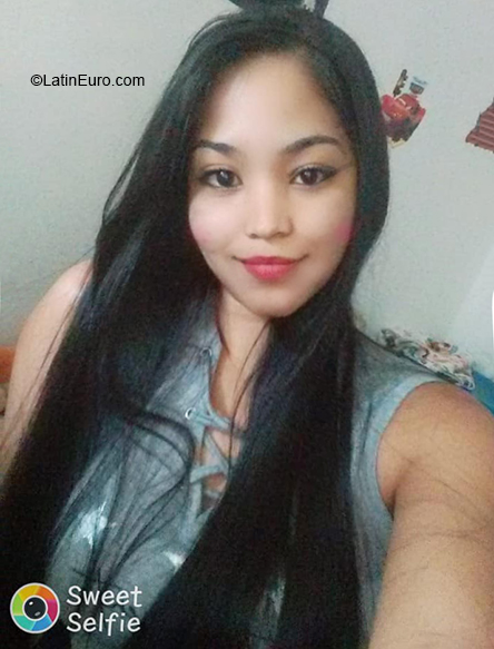 Date this cute Colombia girl Julieth from Medellin CO33650