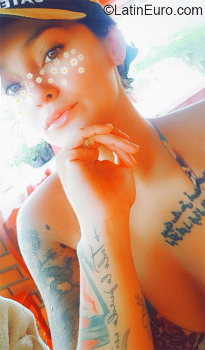 Date this happy Colombia girl Daniela from Cali CO28022