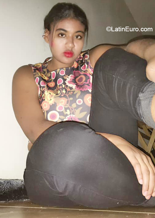 Date this sultry Colombia girl Camila from Bogota CO28029