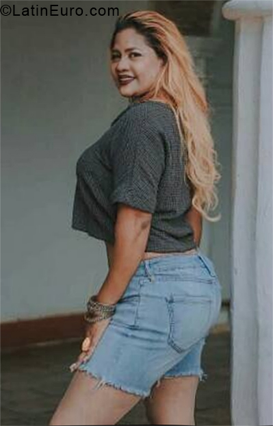 Date this tall Venezuela girl Lismery from Coro VE3366