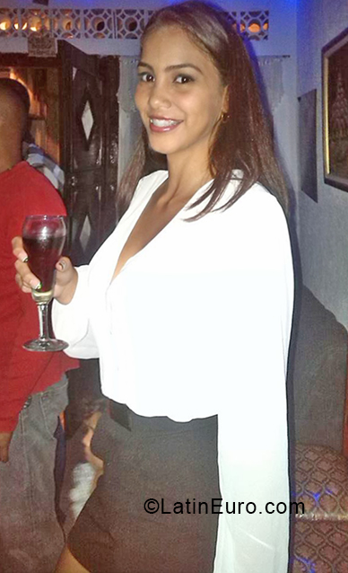 Date this gorgeous Venezuela girl Oriana from Caracas VE3370