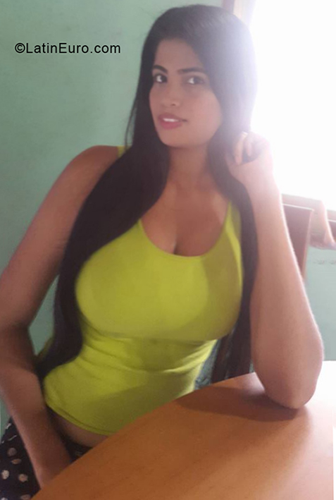 Date this sultry Venezuela girl Vanessa from Ciudad Guayana VE3375