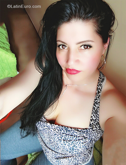 Date this gorgeous Colombia girl Lucy from Bogota CO28193