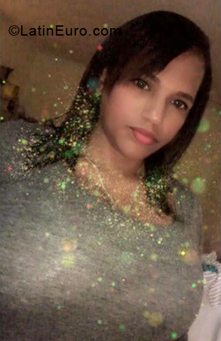 Date this charming Dominican Republic girl Brigi from Santo Domingo DO38544
