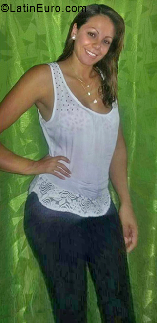 Date this attractive Colombia girl Deira from Ibaque CO28226