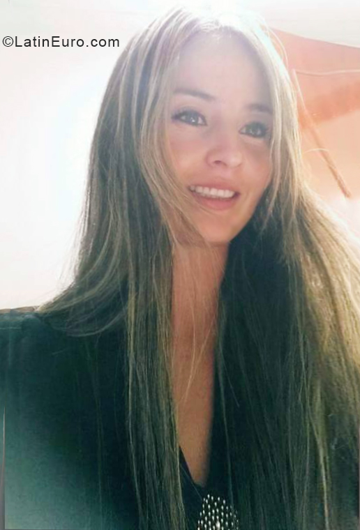 Date this gorgeous Colombia girl Valentina from Bogota CO28228