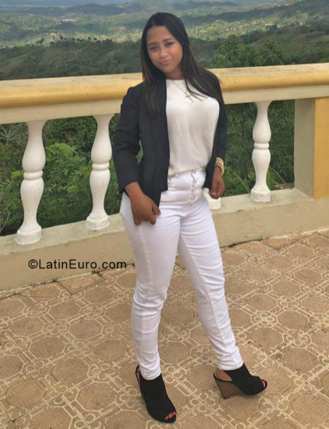 Date this exotic Dominican Republic girl Erika from Santo Domingo DO38565