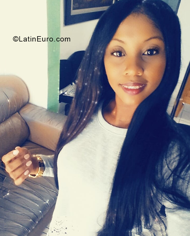 Date this passionate Dominican Republic girl Julia from San Cristobal DO38566