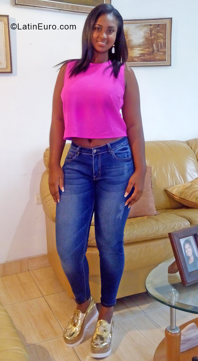 Date this lovely Venezuela girl Narym from Valencia VE3392