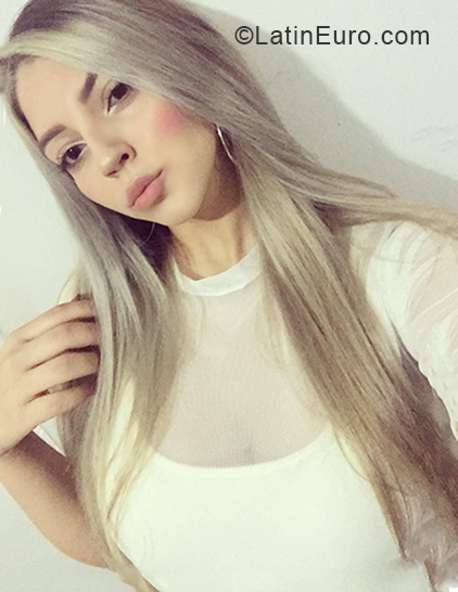 Date this good-looking Colombia girl Estefany from Medellin CO28296