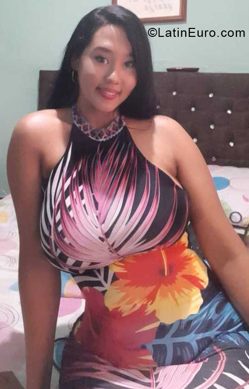Date this young Colombia girl Camila from Cali CO28354