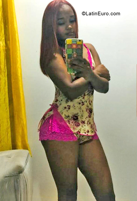 Date this gorgeous Dominican Republic girl Madelin from Santo Domingo DO38615