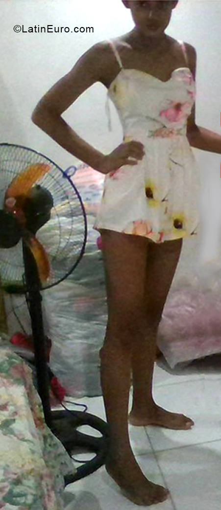 Date this nice looking Dominican Republic girl Escarlett from Santo Domingo DO38616