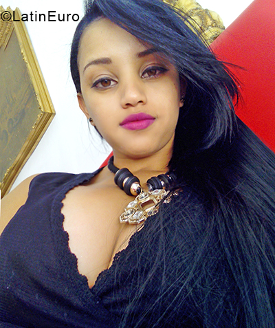 Date this happy Dominican Republic girl Alana from Santo Domingo DO38641