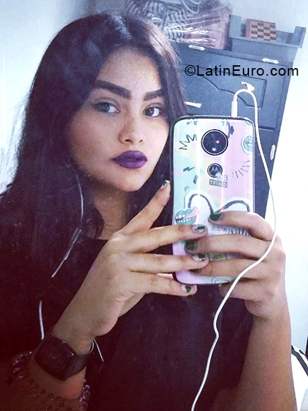 Date this voluptuous Colombia girl Yenifer from Barranquilla CO28353