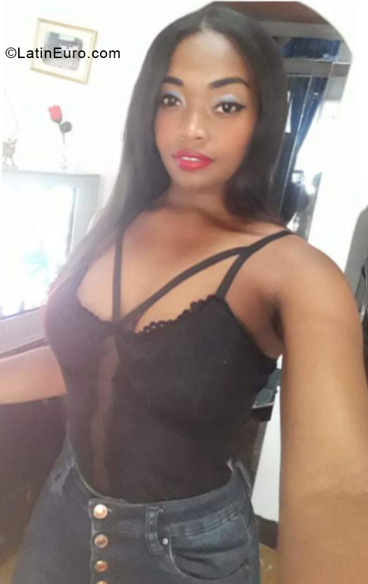 Date this funny Colombia girl Johana from Cali CO28359