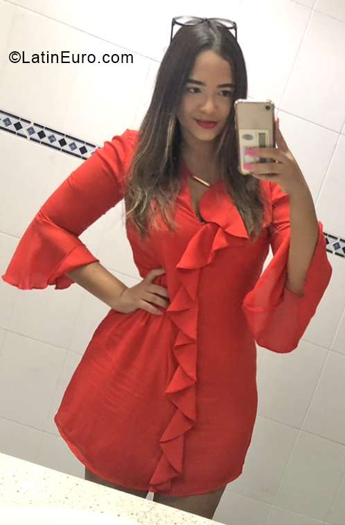 Date this foxy Colombia girl Sophie from Valledupar CO30496