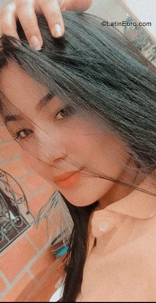 Date this sensual Colombia girl Soraya from Medellin CO28391