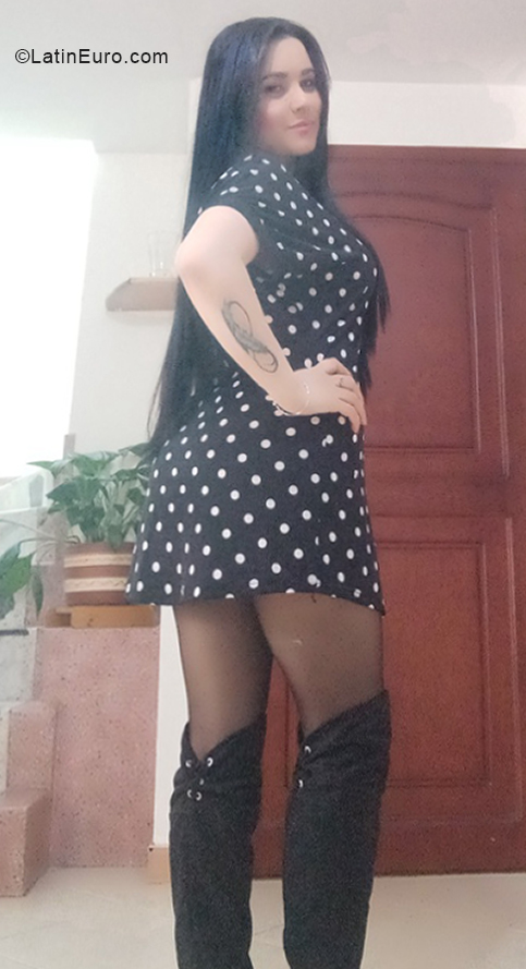 Date this foxy Colombia girl Mara from Bogota CO28425