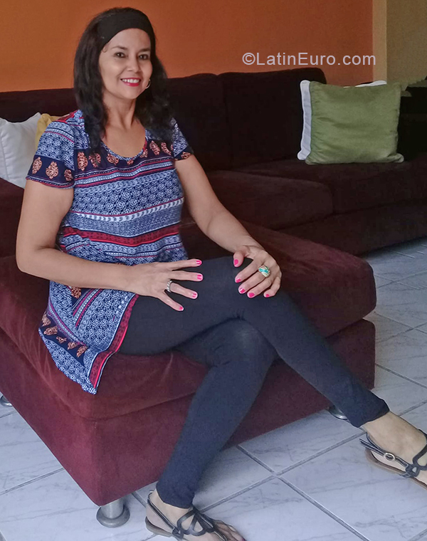 Date this stunning Colombia girl Linda from La Plata CO29113