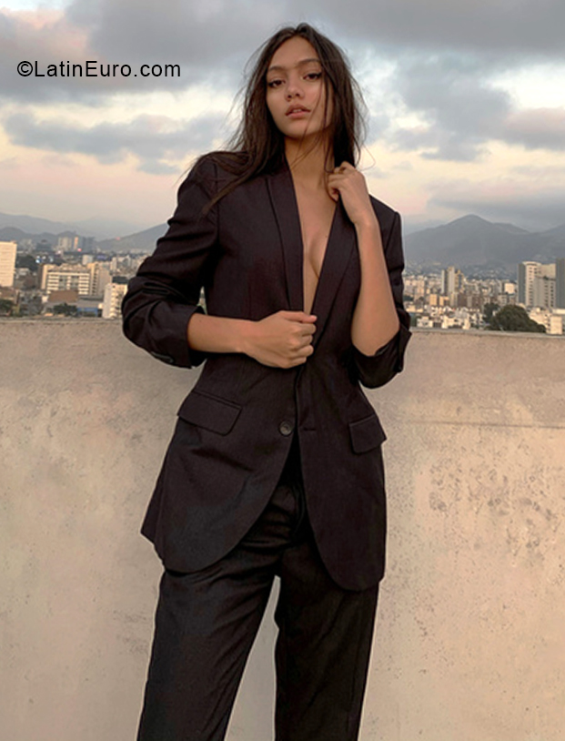 Date this nice looking Peru girl Maria from Lima PE1658