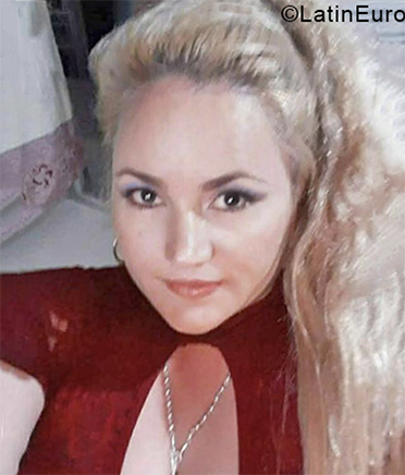 Date this tall Colombia girl Cecilia from Armenia CO28511