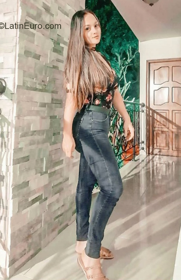 Date this charming Colombia girl Mayra from Barranquilla CO28596