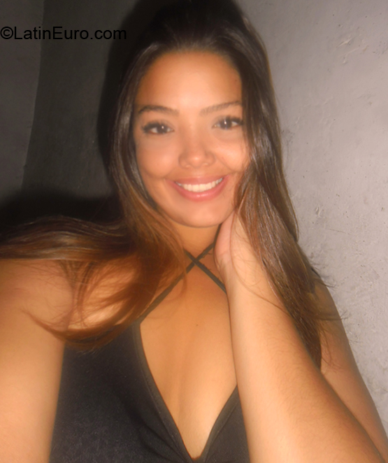 Date this gorgeous Venezuela girl Naty from Caracas VE3496