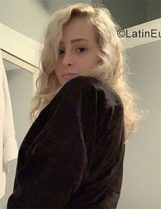 Date this tall Venezuela girl Alexa from Caracas VE3510