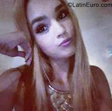 Date this stunning Venezuela girl Silvia from Maracaibo VE3514